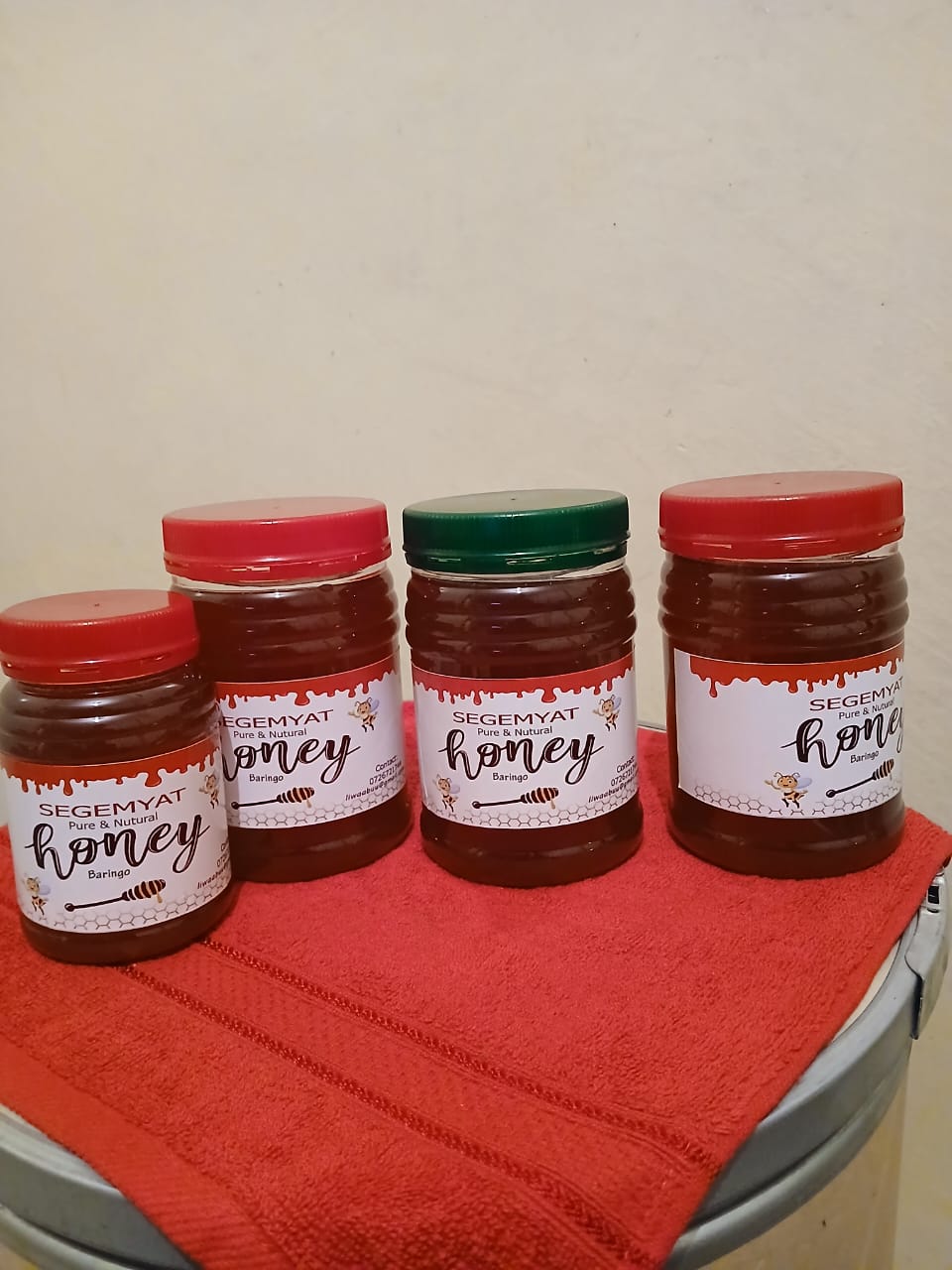 Satisfied customers with Segemyat honey